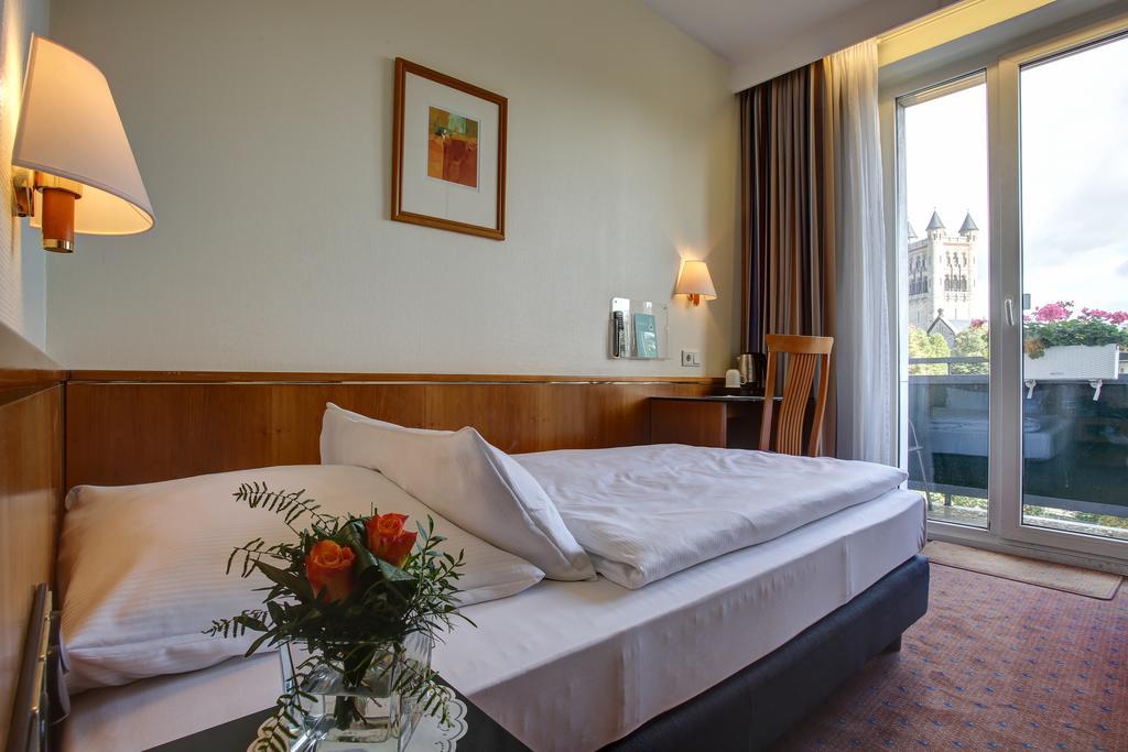 Trip Inn Hotel Esplanade, Duesseldorf Dış mekan fotoğraf